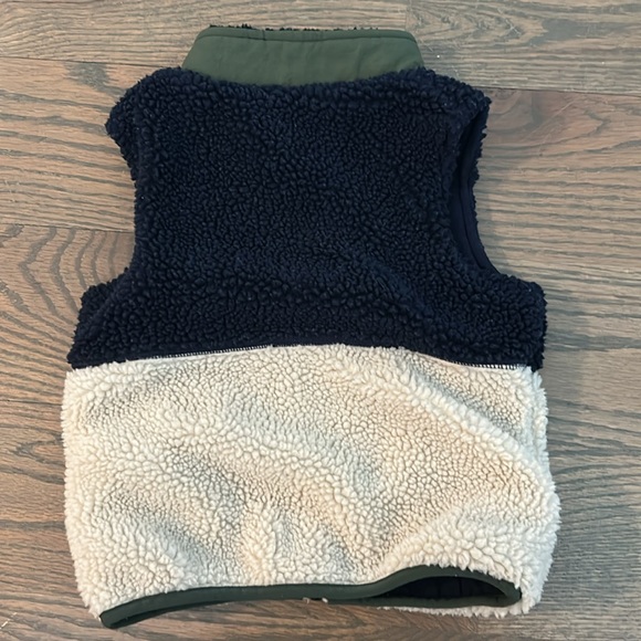 Joules Olive and Cream Sherpa Vest size 2 - Picture 5 of 5